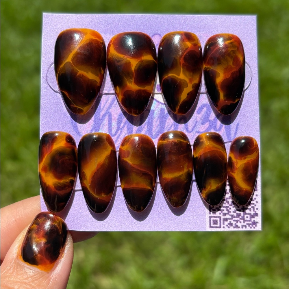 Tortoise Shell Press-On Nails - Picture 5 of 7